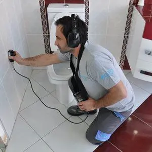 Mutfak, tuvalet ve banyo bölümlerinde bulunan su tesisatı borularındaki sızıntıları su tesisatı kaçak bulma cihazlarımız tam yer tespiti yapıyoruz. İstanbul'un bütün ilçelerine uygun fiyatla garantili tamir hizmeti için bizi arayınız.